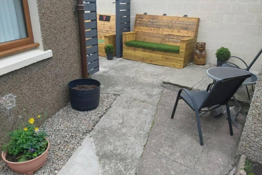 5 Riverside Place Thurso. 2 Bed, 2 Bathrooms. Exterior photo