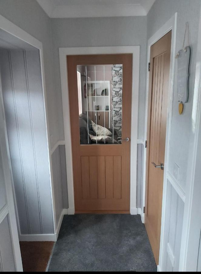 5 Riverside Place Thurso. 2 Bed, 2 Bathrooms. Exterior photo