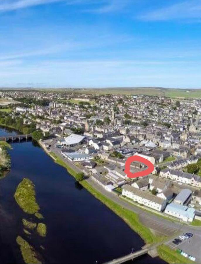 5 Riverside Place Thurso. 2 Bed, 2 Bathrooms. Exterior photo