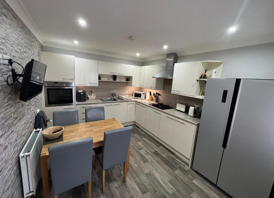 5 Riverside Place Thurso. 2 Bed, 2 Bathrooms. Exterior photo
