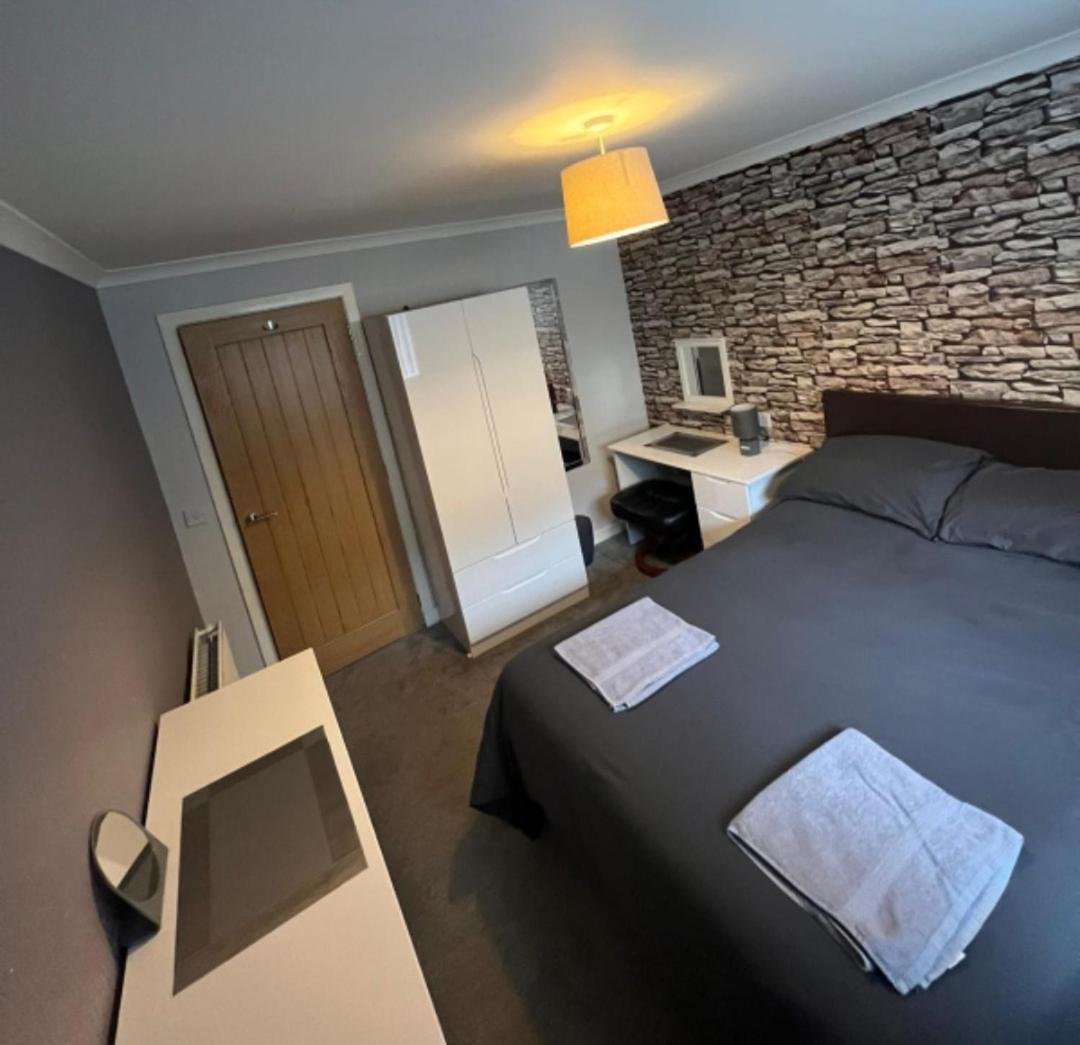 5 Riverside Place Thurso. 2 Bed, 2 Bathrooms. Exterior photo